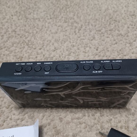 MESQUOOL Loud Alarm Clock, Model CR1001eM - Picture 6 of 8